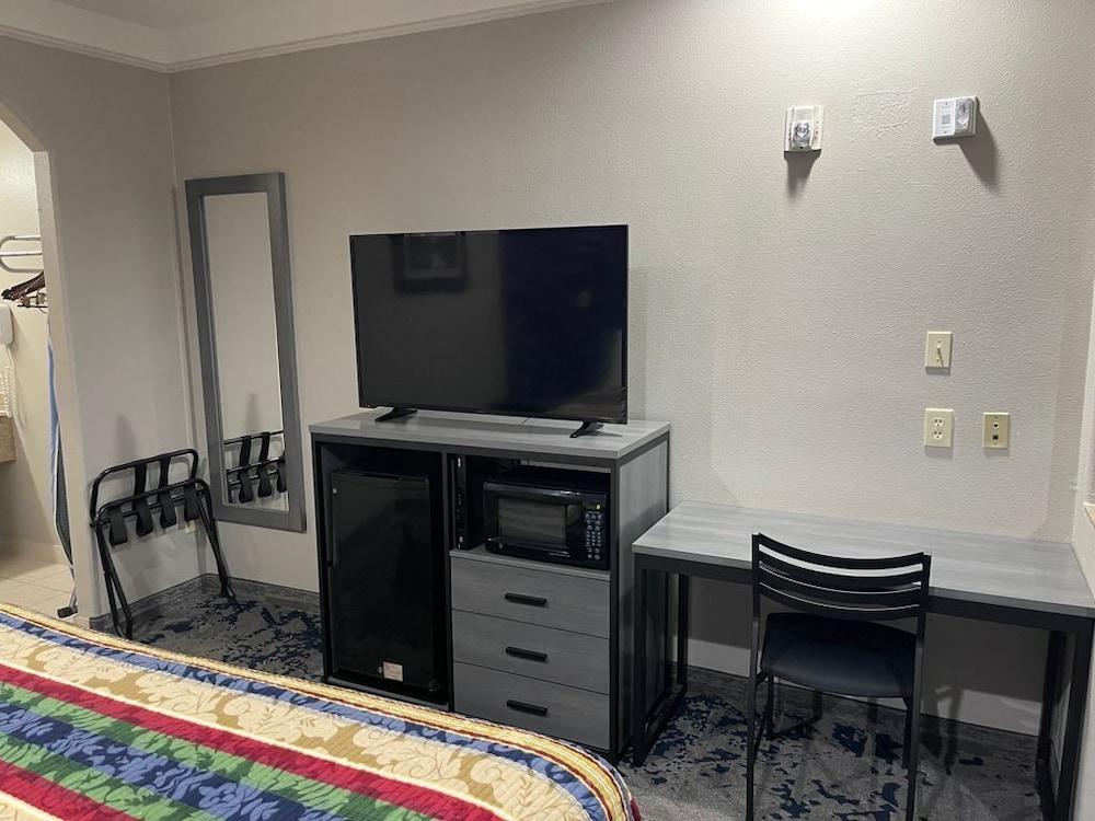 Scottish Inns and Suites Alvin photo 8