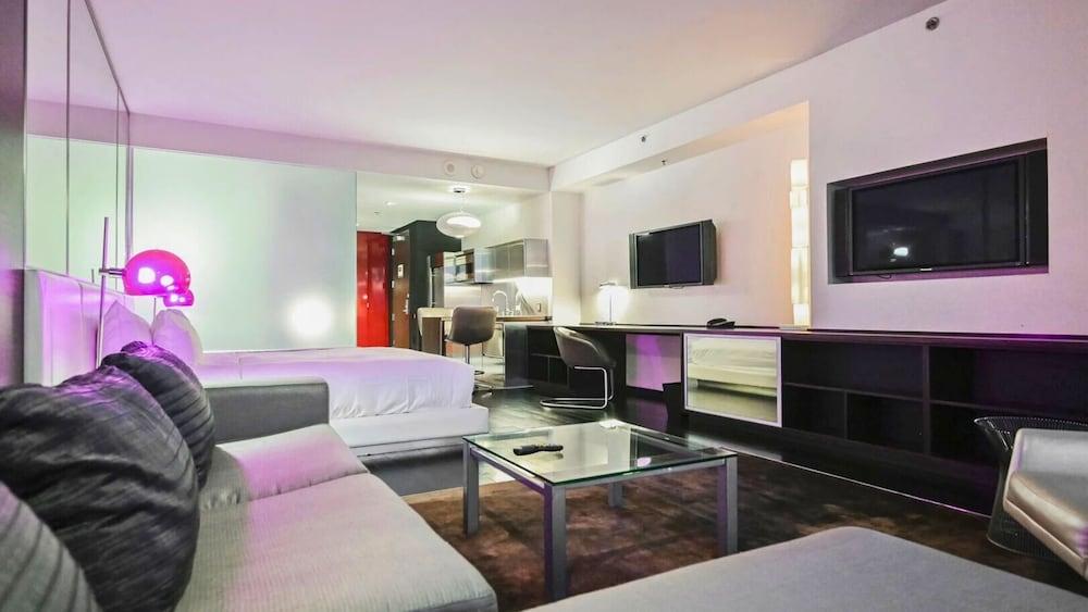 Vista Balcony Bliss Palms Place Strip Suite Hotel/Resort & Casino photo 5