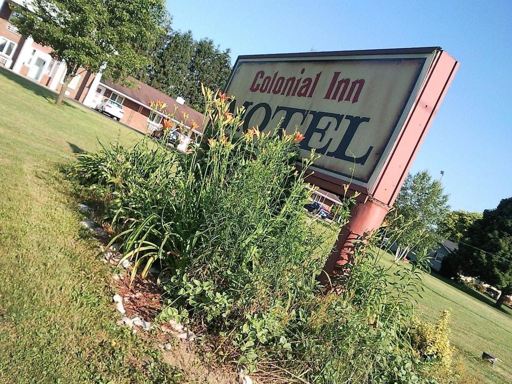 Colonial Inn Motel photo 32