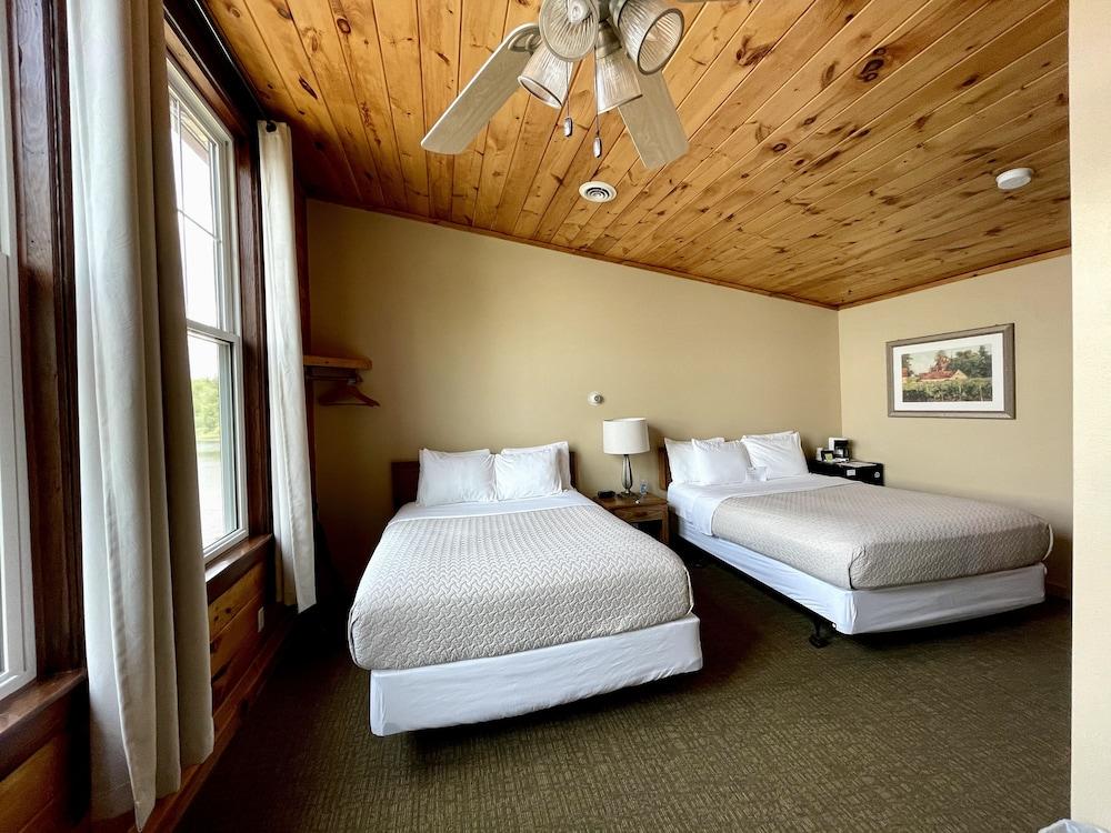Hanging Horn Lakeside Resort photo 81