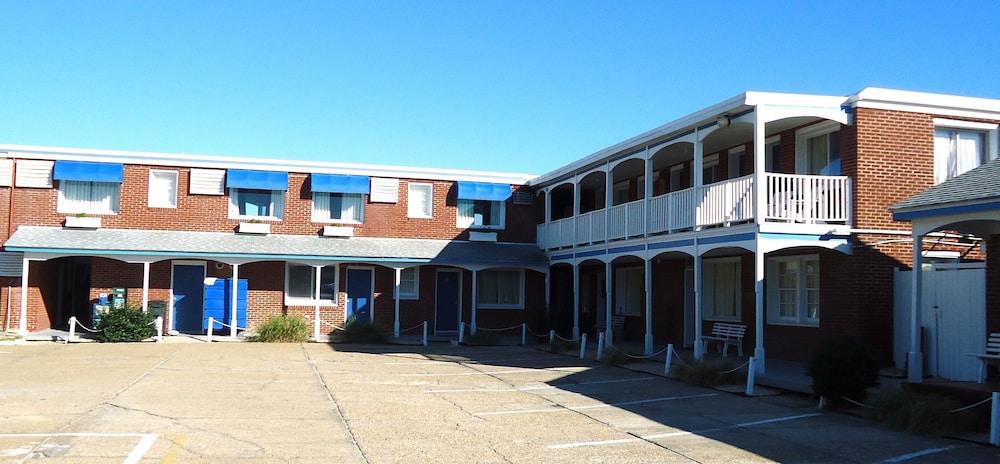 Colonial Inn Motel photo 55