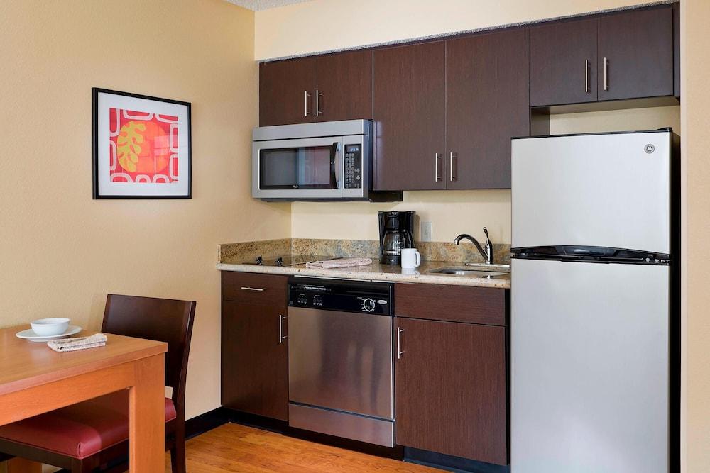 Sonesta Simply Suites Houston Brookhollow photo 12