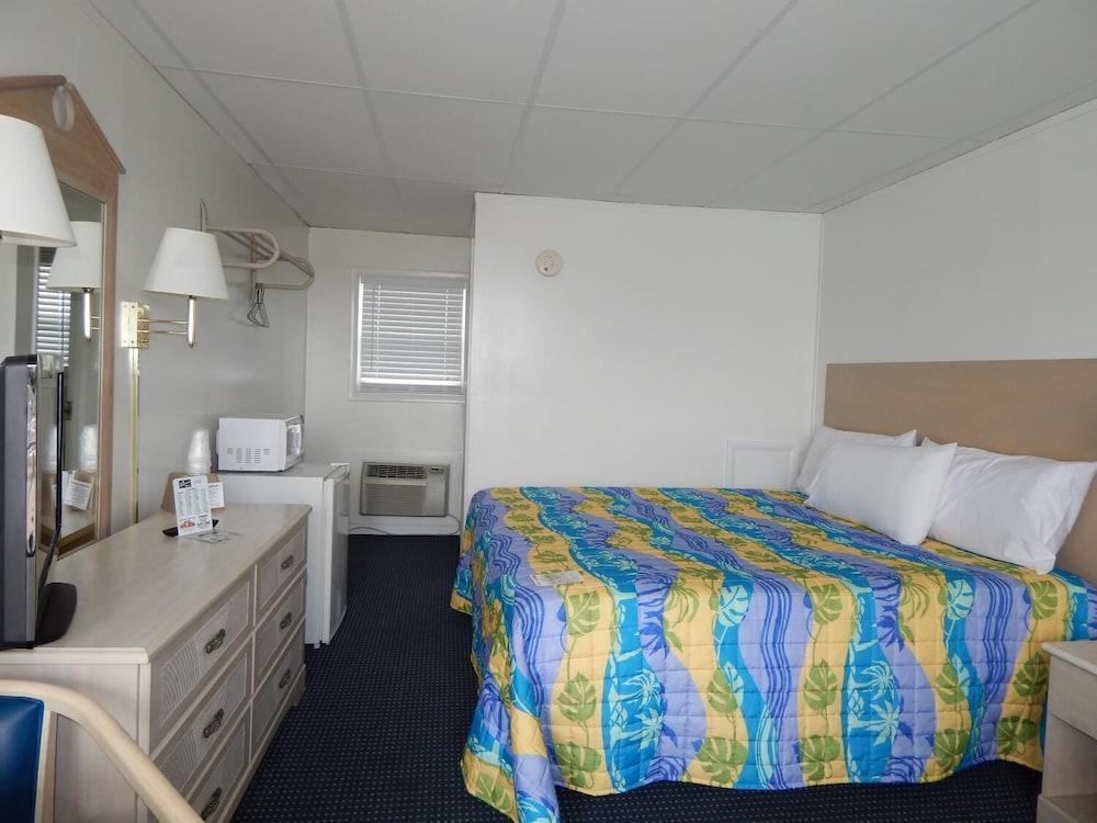 Thunderbird Beach Motel photo 28