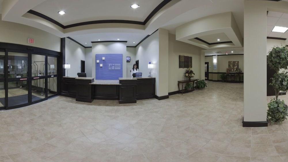 Holiday Inn Express Hotel & Suites Brownfield by IHG photo 3