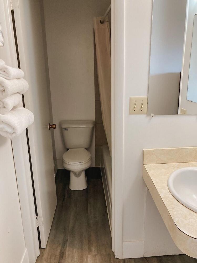 Wastabound Motels LLC photo 6