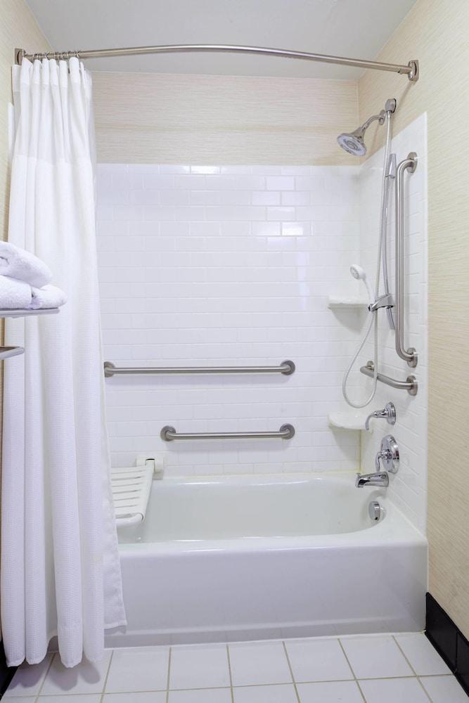 Fairfield Inn & Suites by Marriott New Buffalo photo 6
