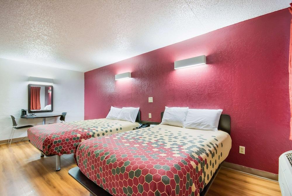 Econo Lodge photo 13