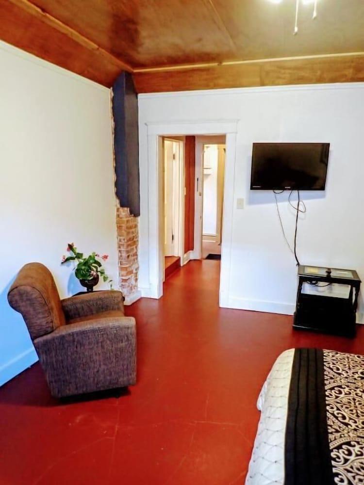 Historic Whiting Hotel Suites photo 30