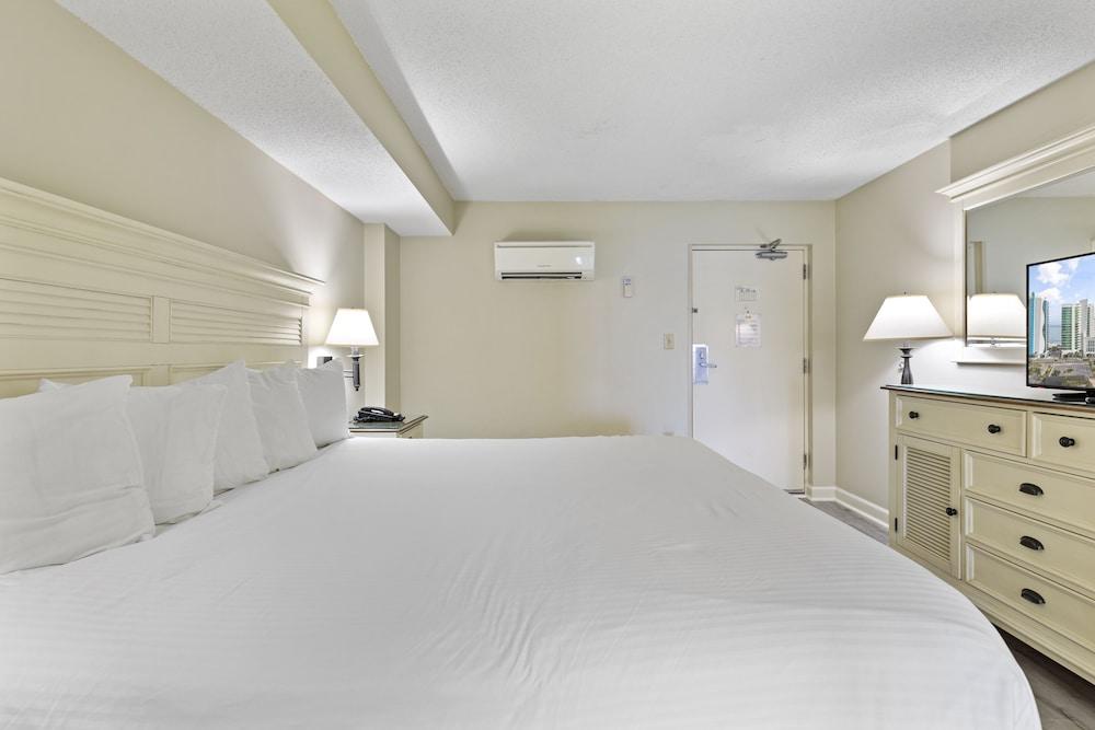 Sandy Beach Oceanfront Resort photo 6