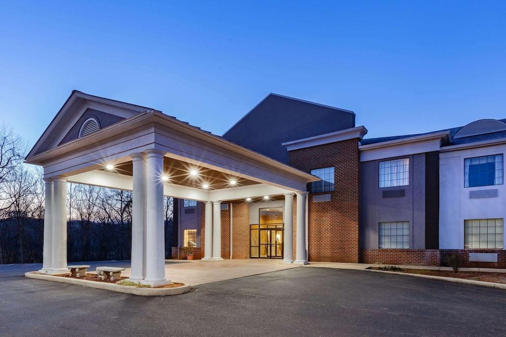Days Inn by Wyndham Altavista photo 17
