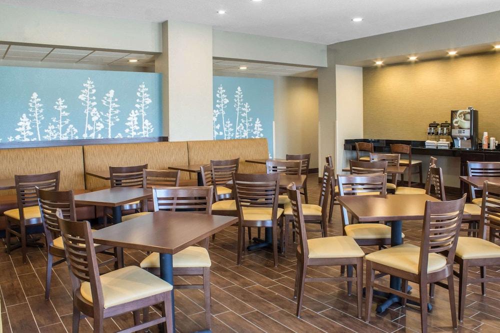 Sleep Inn & Suites Fort Dodge photo 37