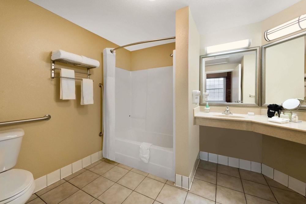Hawthorn Extended Stay by Wyndham Rome photo 24
