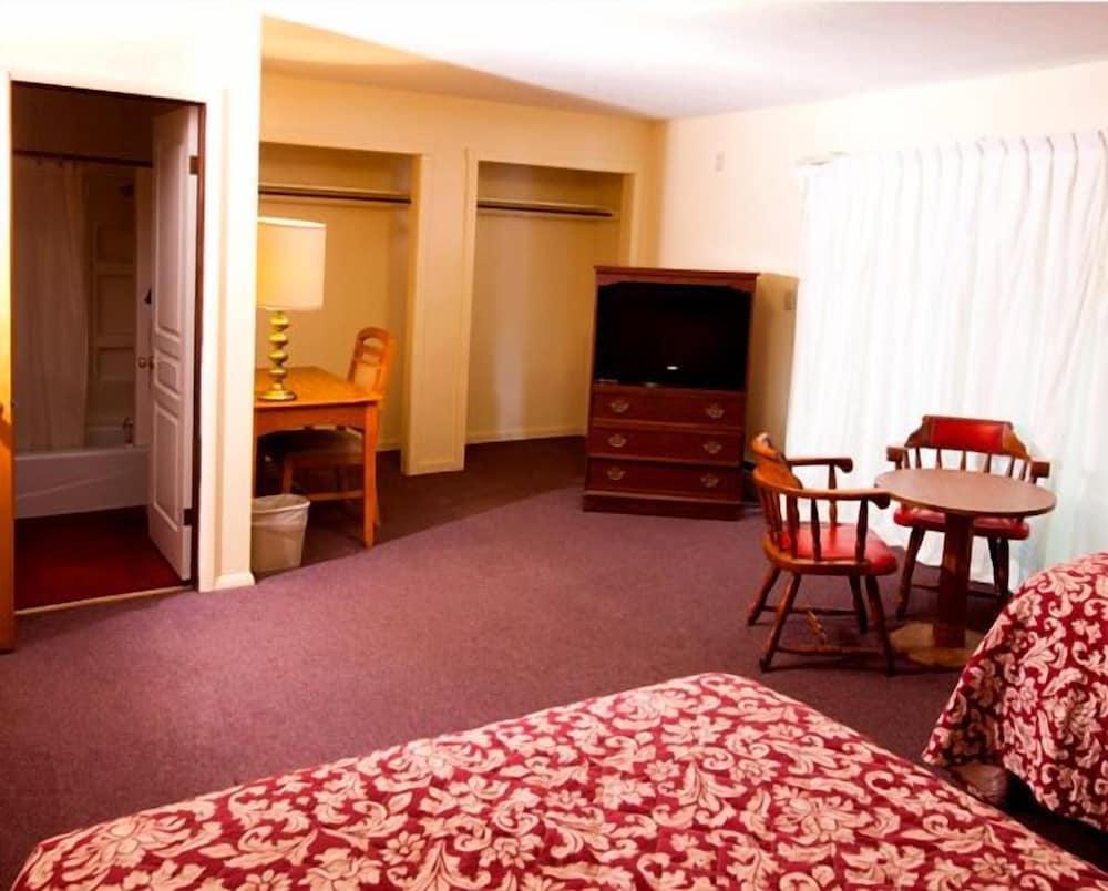 Charlie's Motel photo 17