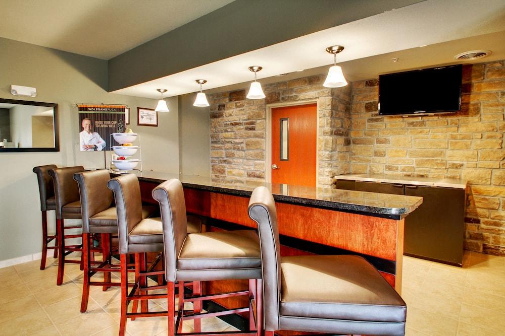 Stanton Inn & Suites photo 11