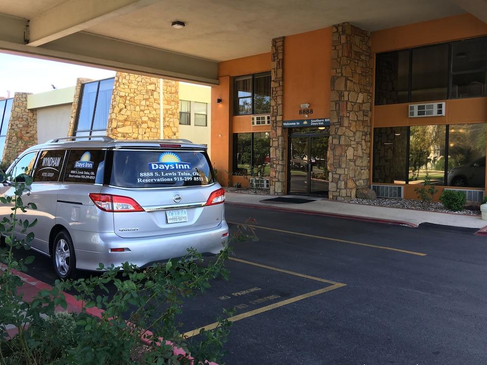 Days Inn by Wyndham Southern Hills/ORU photo 95