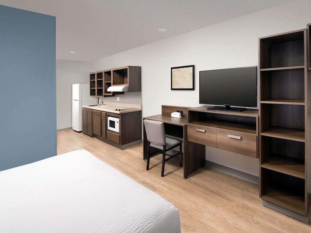 WoodSpring Suites Holland - Grand Rapids photo 8