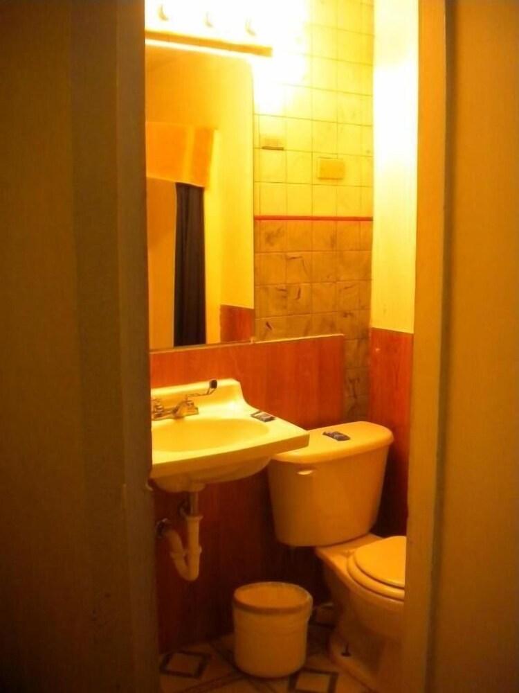 Riverside Motel photo 2