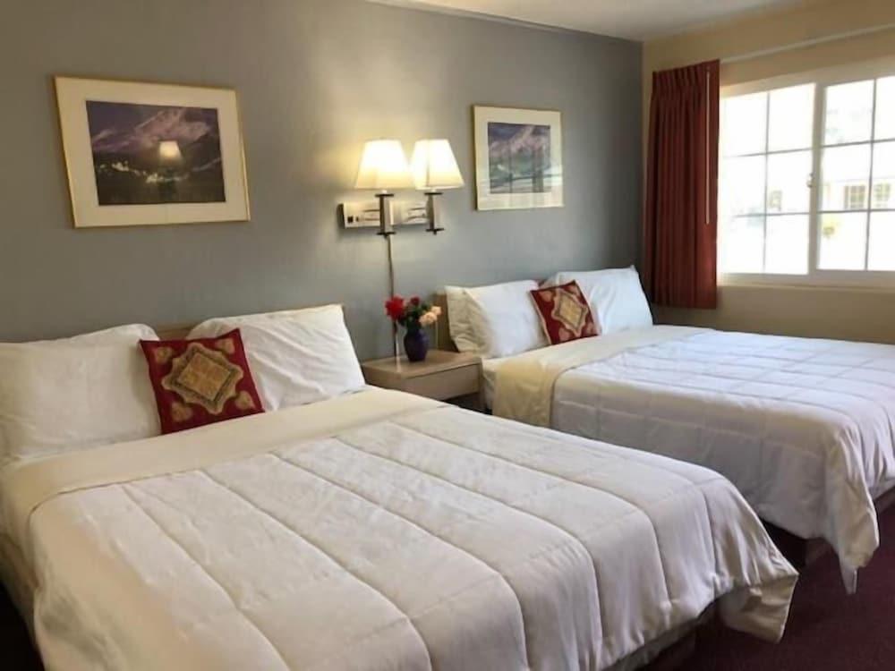 Pine Needles Inn photo 20