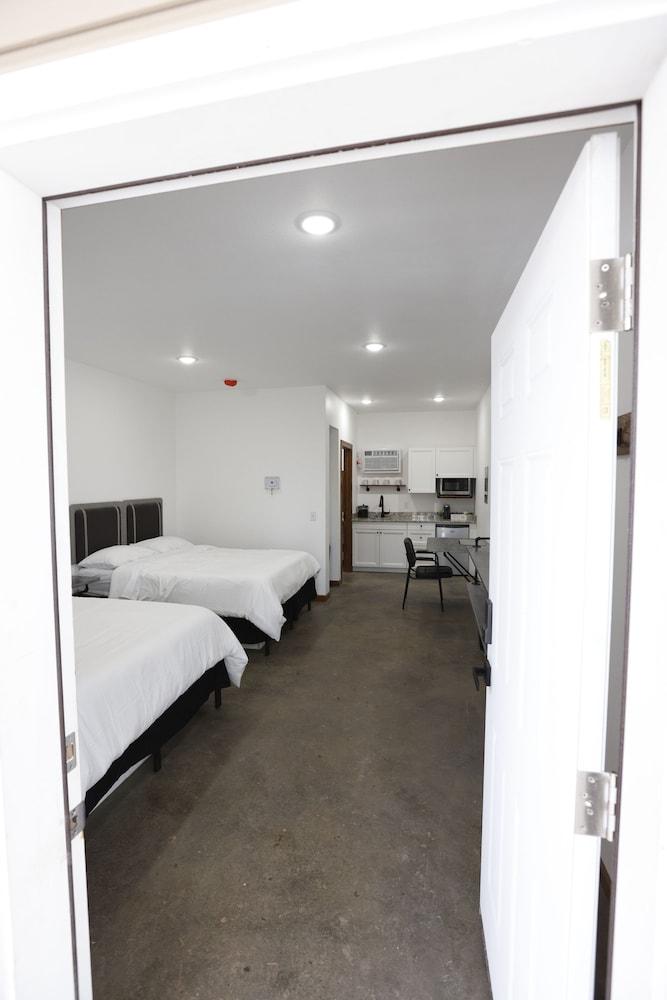 Bears Den Motel photo 12