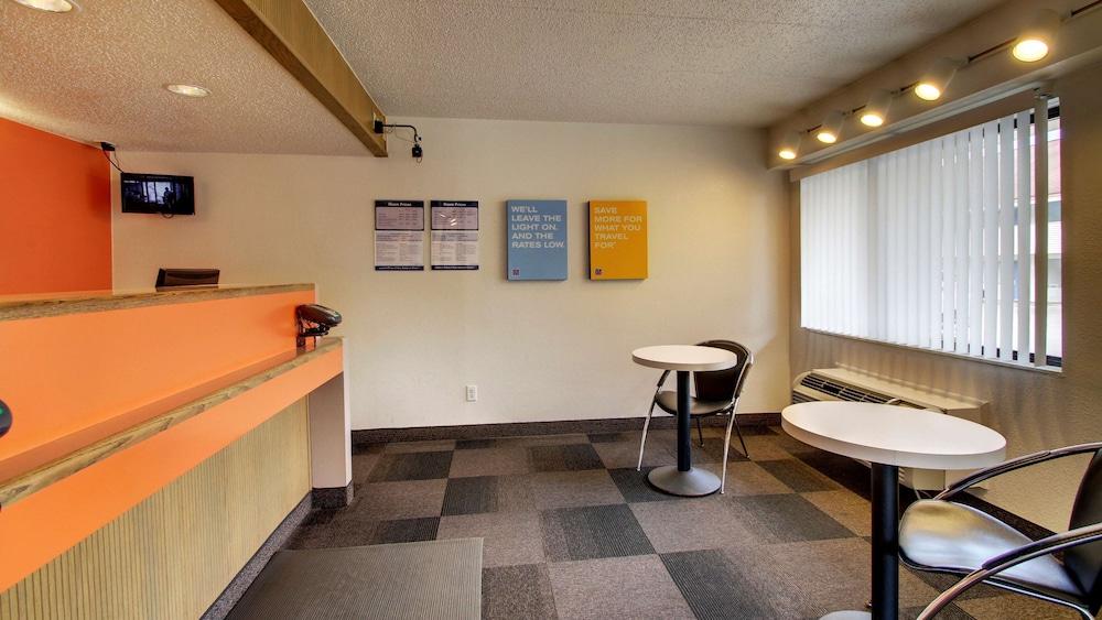 Motel 6 Cedar Rapids, IA photo 3