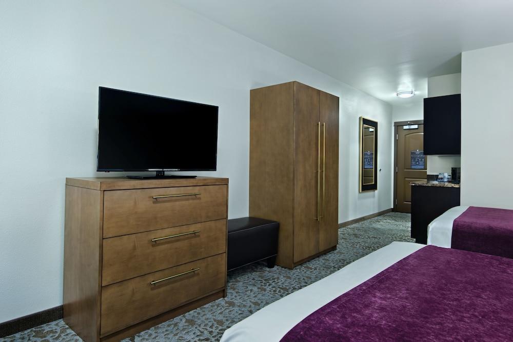 Oxford Suites Sonoma County photo 9