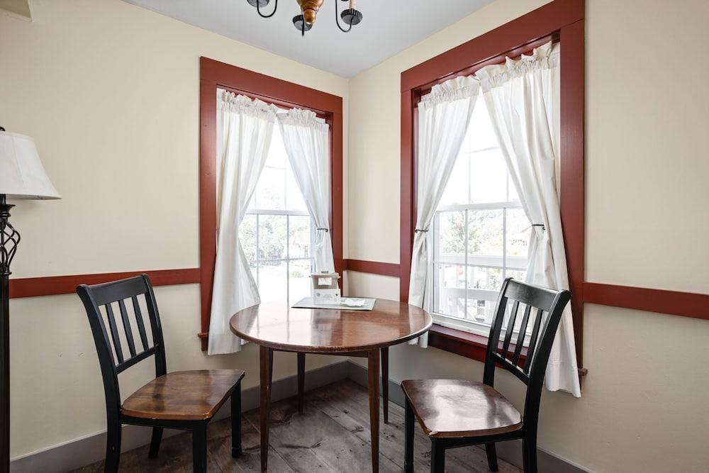 Artists Colony Inn photo 27