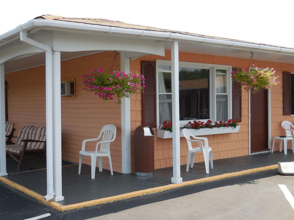 Acadia Gateway Motel photo 19