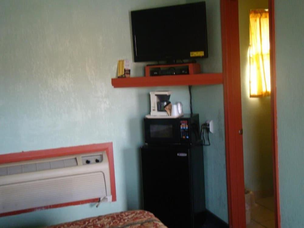 Budget Inn photo 4