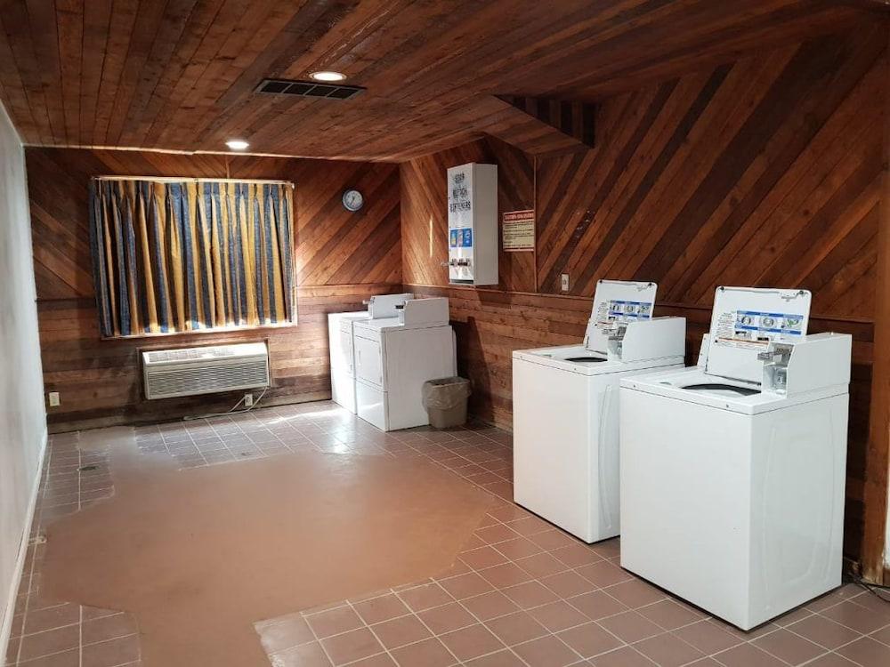 Denison Inn & Suites photo 44
