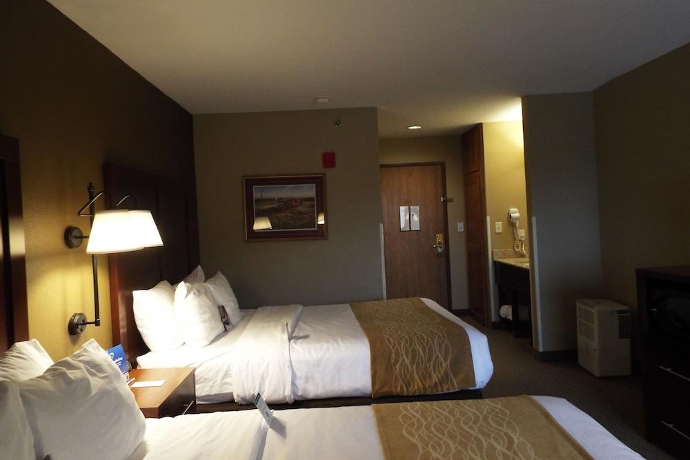 Comfort Inn Warrensburg Station photo 6