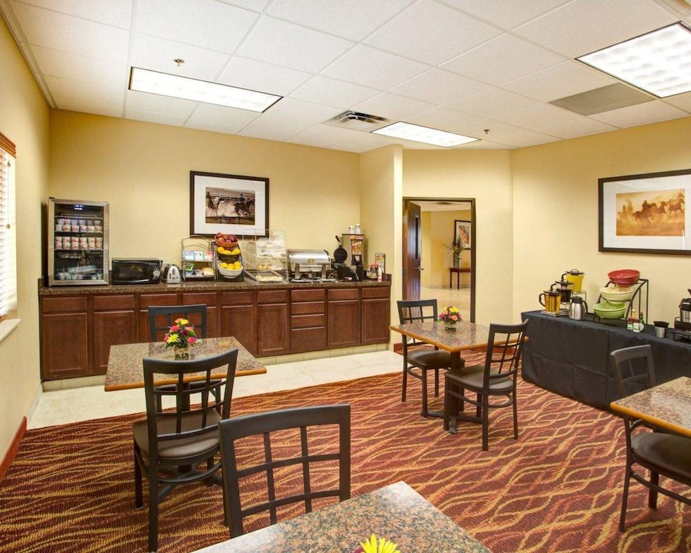 Rodeway Inn & Suites Phillipsburg photo 24