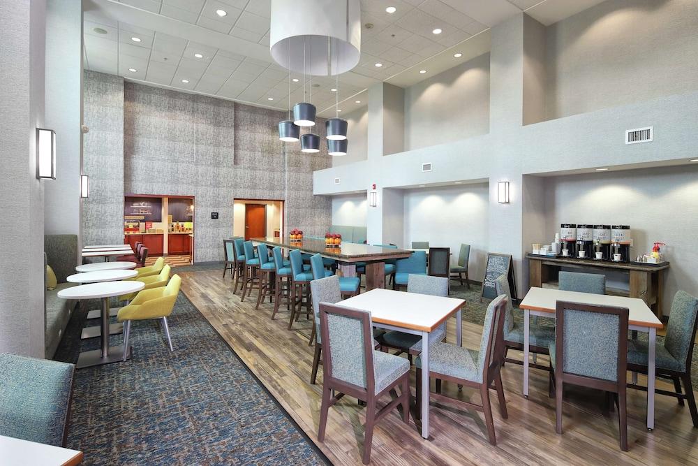 Hampton Inn & Suites Tucson East/Williams Center photo 2