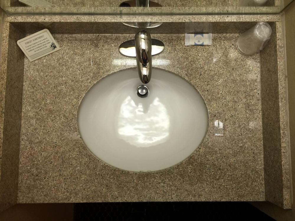 Americas Best Value Inn Garden City photo 25