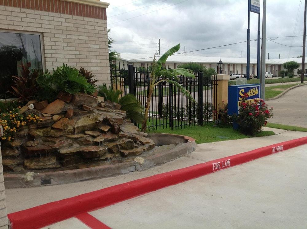 Scottish Inn & Suites photo 22