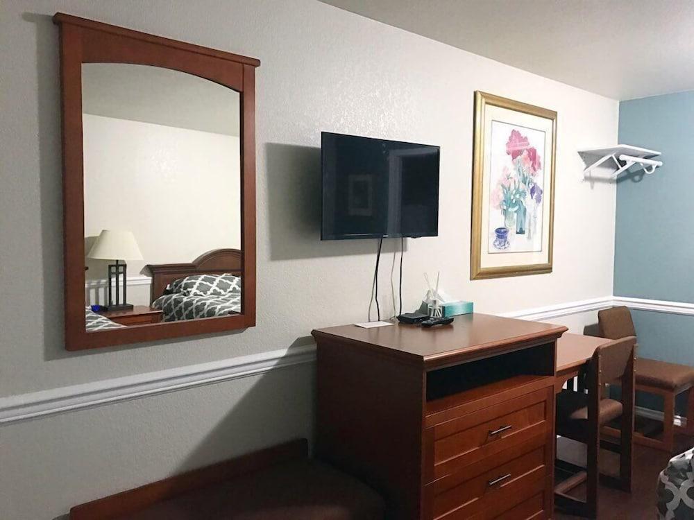 Belfair Motel photo 17