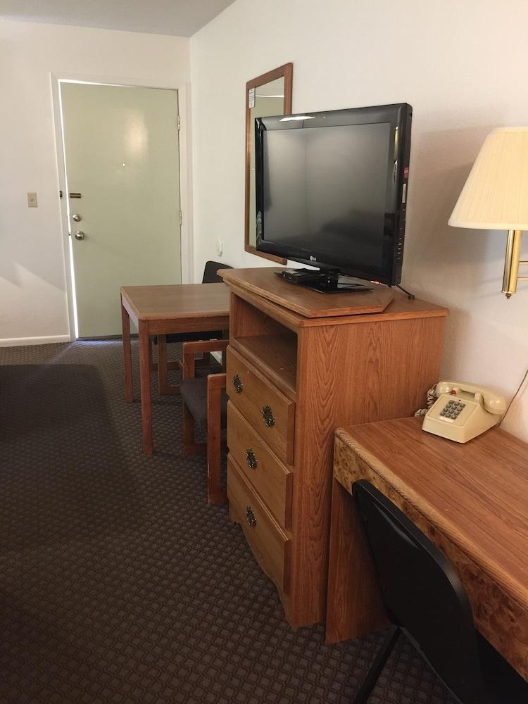 Lazy U Motel photo 20