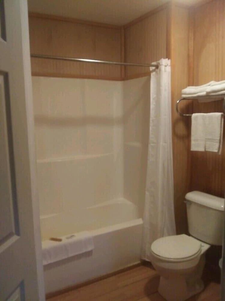 Whispering Creek Lodging & RV Resort photo 44