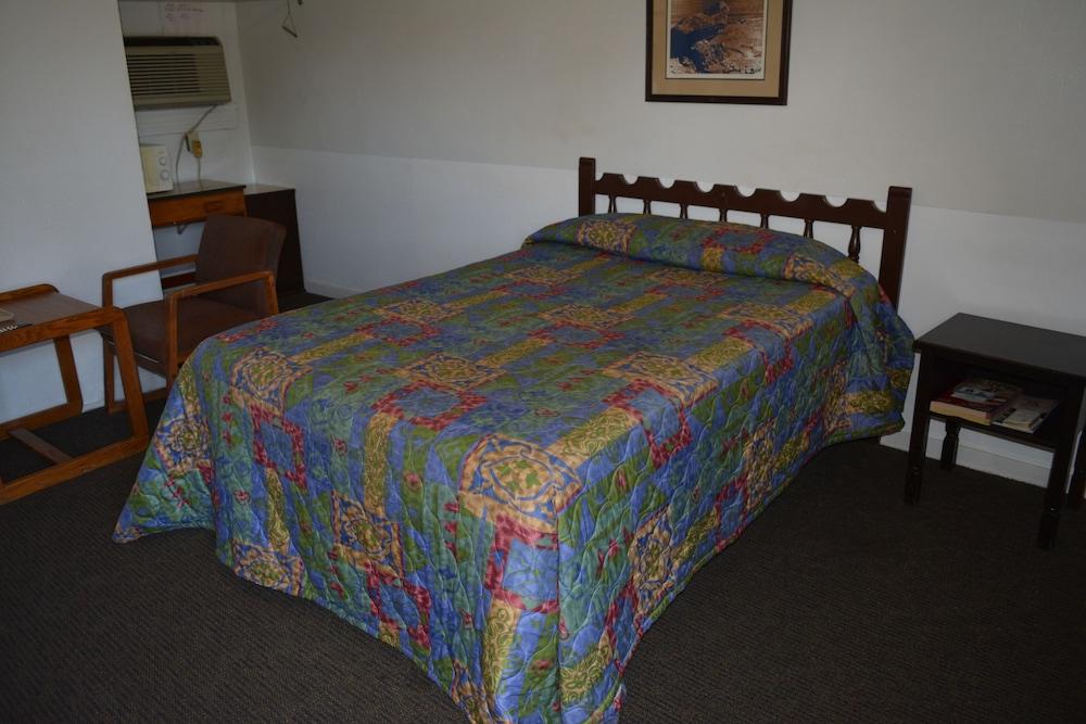 Delux Inn Big Spring photo 8