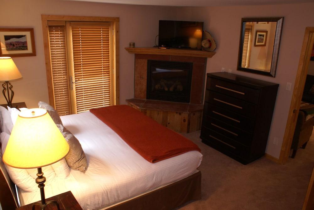 Snakedance Condominiums photo 6