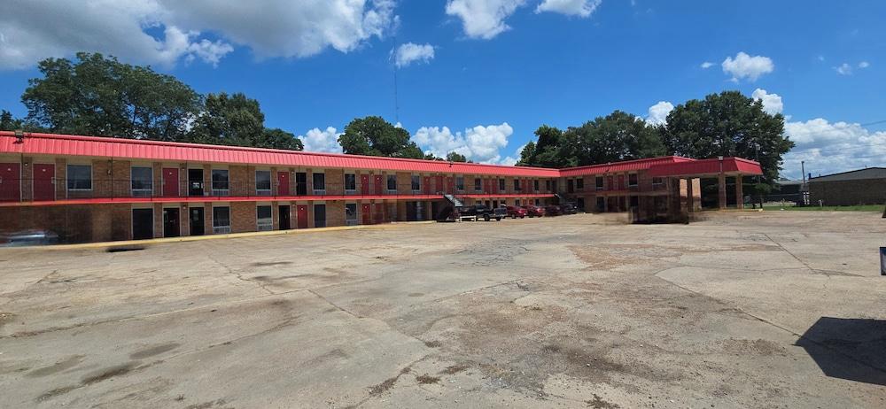 c towninn and suites — hotel in Cleveland