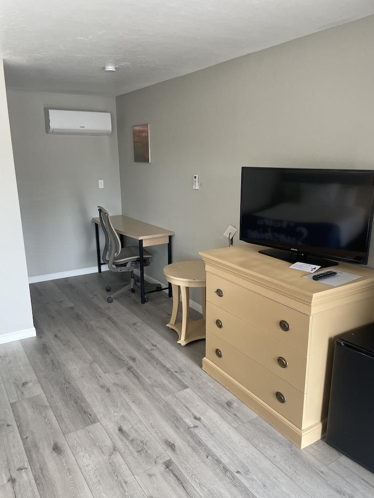 Sunglow Hotel photo 56