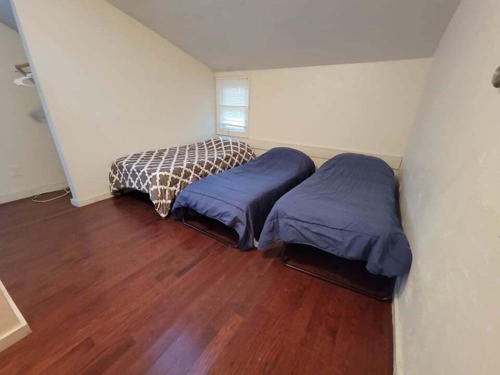 Bedroom Near Downtown Boston - Hostel photo 3