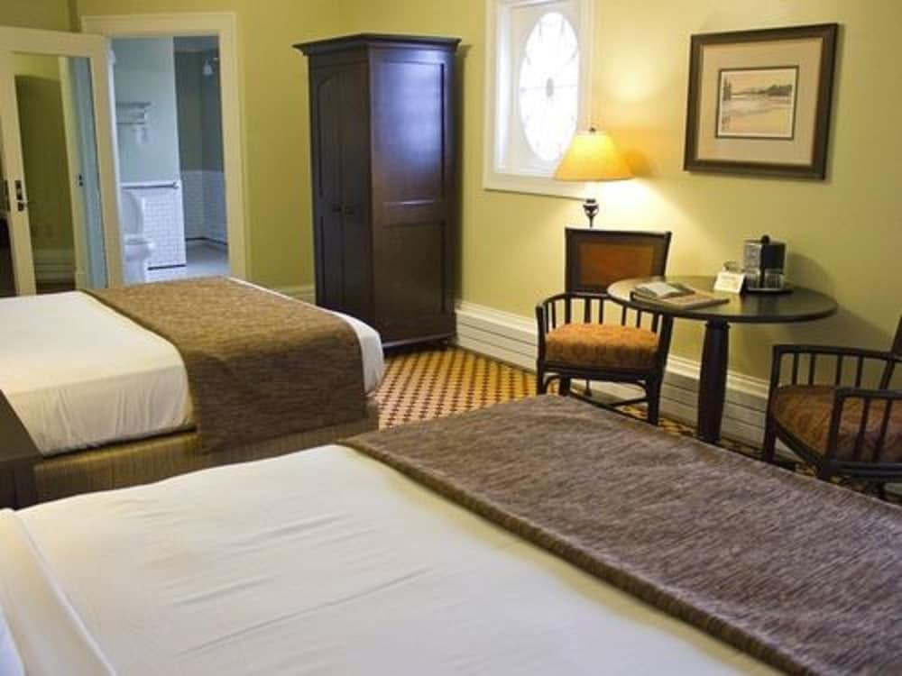 Lake Yellowstone Hotel & Cabins - Inside the Park photo 3