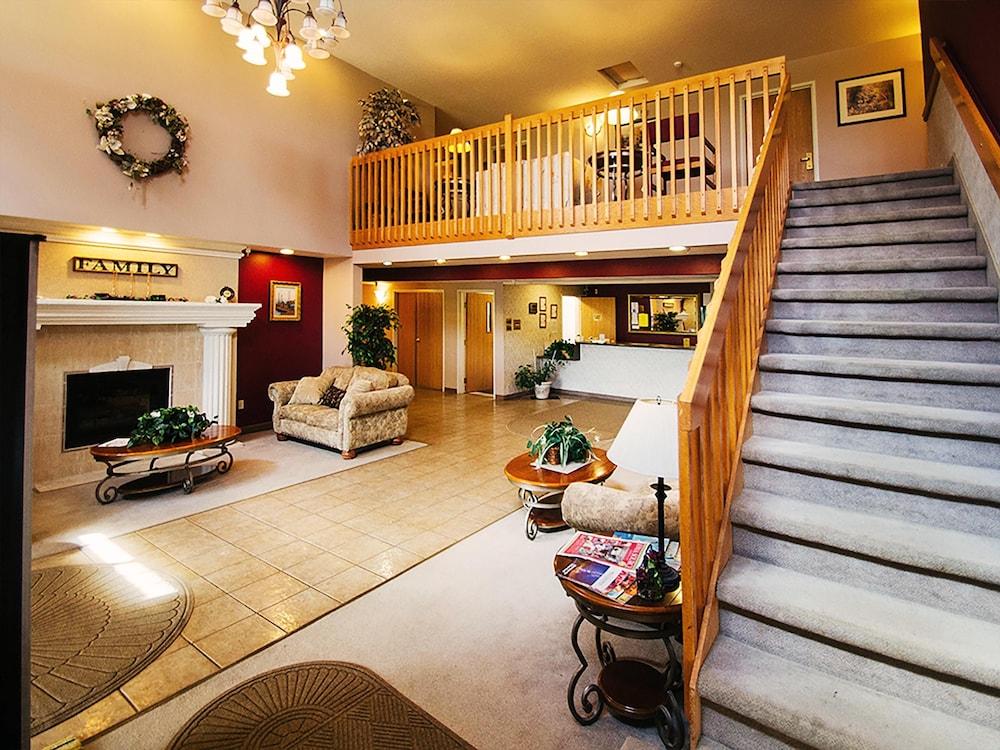 Urbana Inn & Suites photo 2