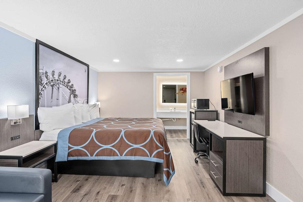 Super 8 by Wyndham Kissimmee/Orlando photo 19
