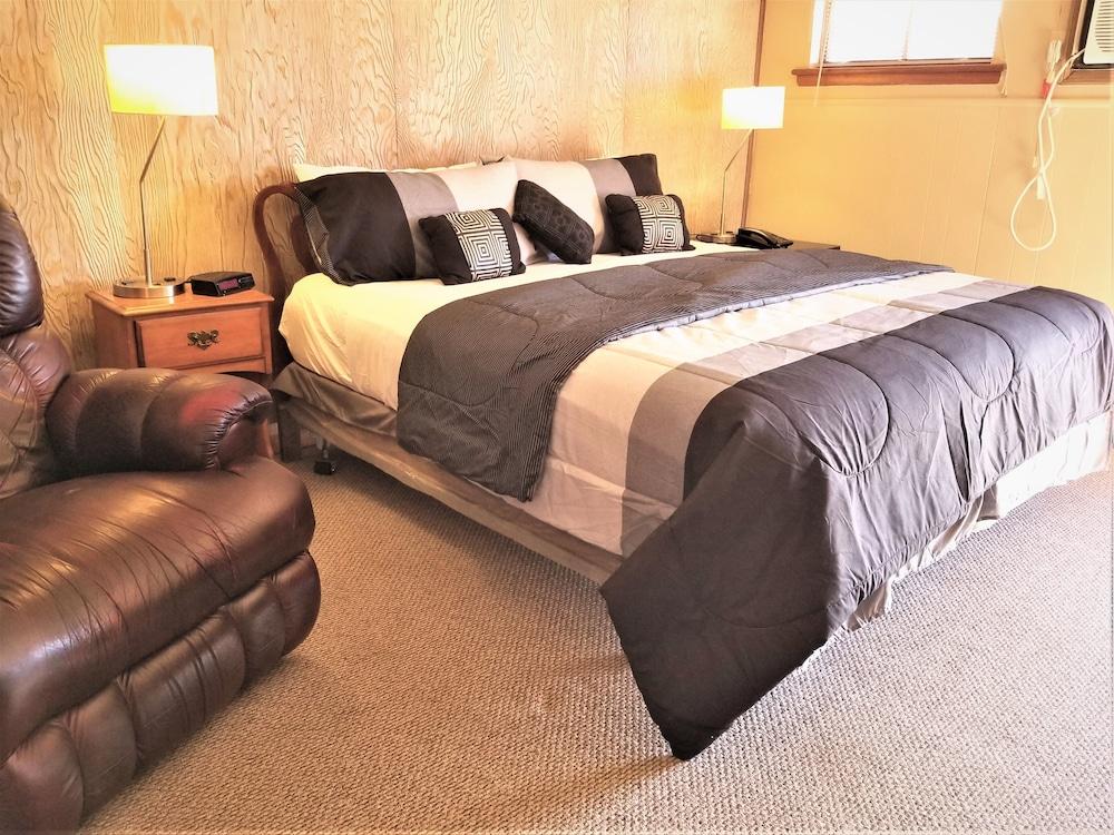 Duffer Motel photo 35