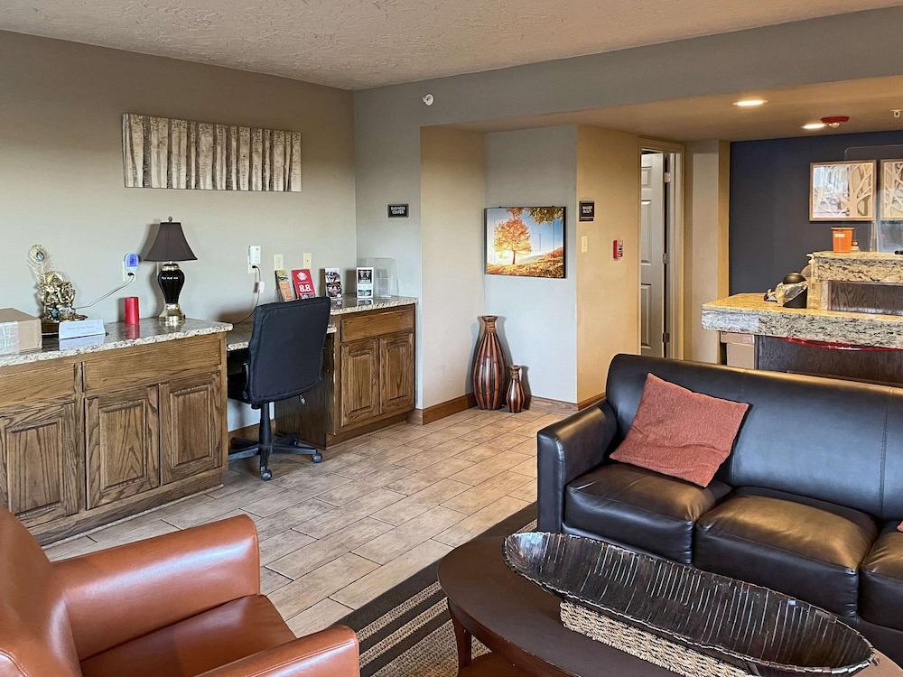 Quality Inn Clinton North photo 3