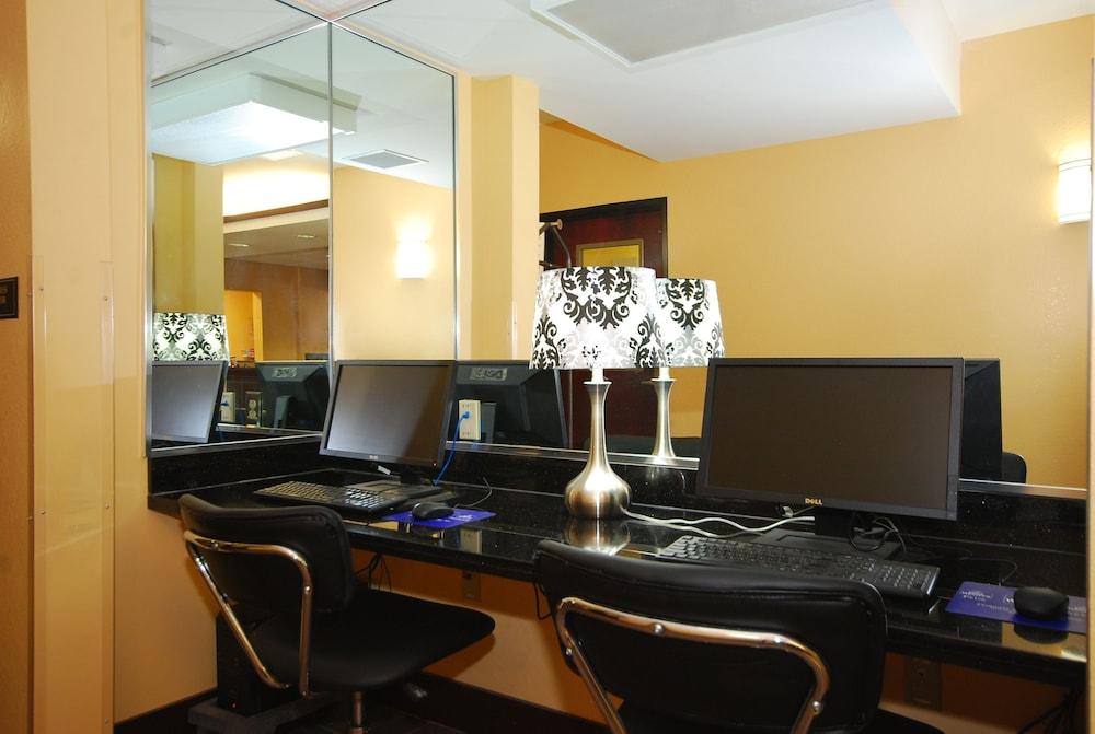 Paradise Inn & Suites photo 12