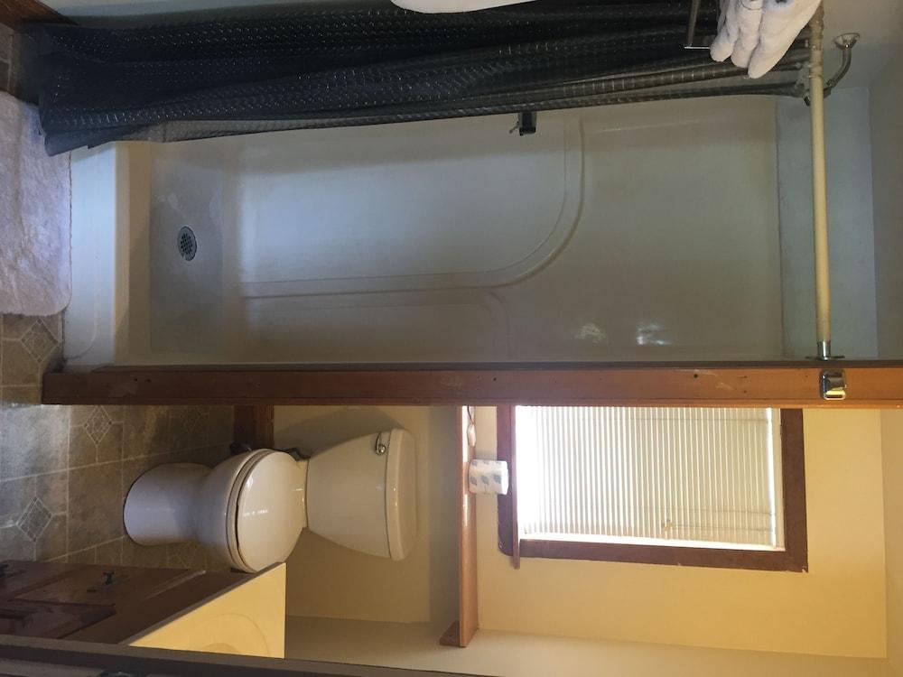 Waters Edge Motel photo 9