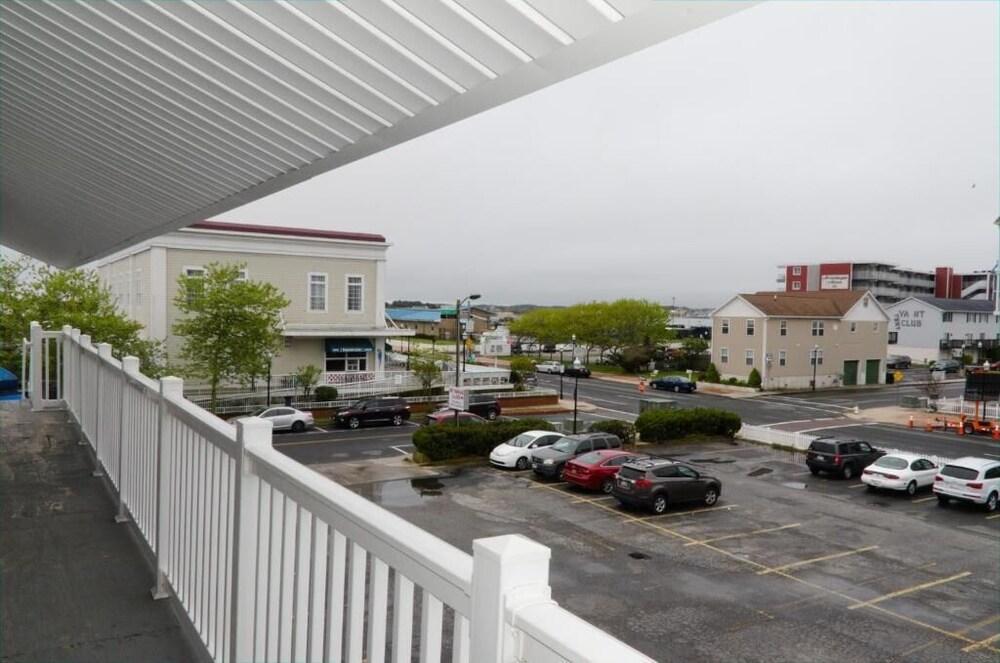Atlantic Breeze Motel & Apartments photo 8